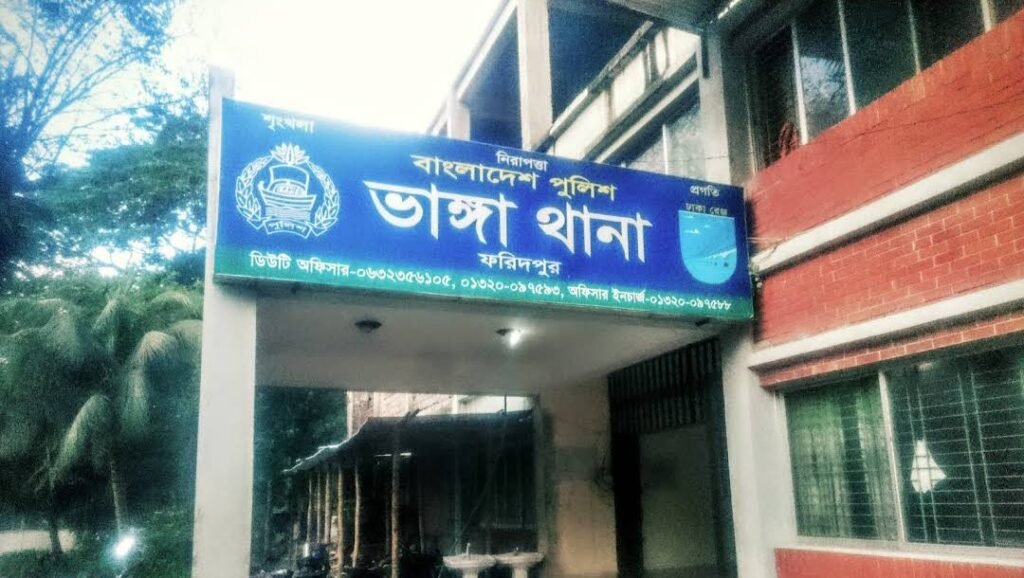 জেলখেটে ফেরার পথে যুবককে কুপিয়ে রক্তাক্ত জখম : এলাকায় রণক্ষেত্র : আহত ৫