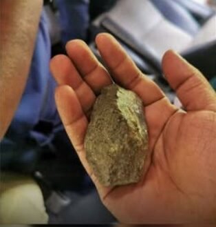 ট্রেন এখন মরণফাঁদ? জানালা ভেঙে পাথরের আঘাতে রক্তাক্ত নারী যাত্রী!