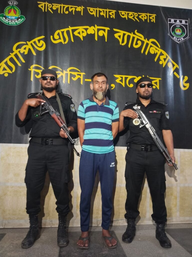 ঘাতক চালক বাঘারপাড়া থেকে আটক