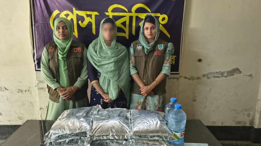 যশোরে রহস্যময় সেই বস্তুর জট খুলল: ডিবি বলছে ওটি ছিল আইস তৈরির কাঁচামাল