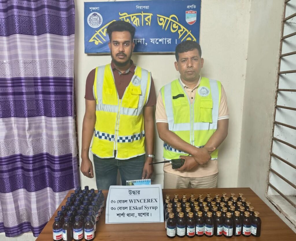 ডোবা থেকে ৮০বোতল নেশা জাতীয় সিরাপ উদ্ধার