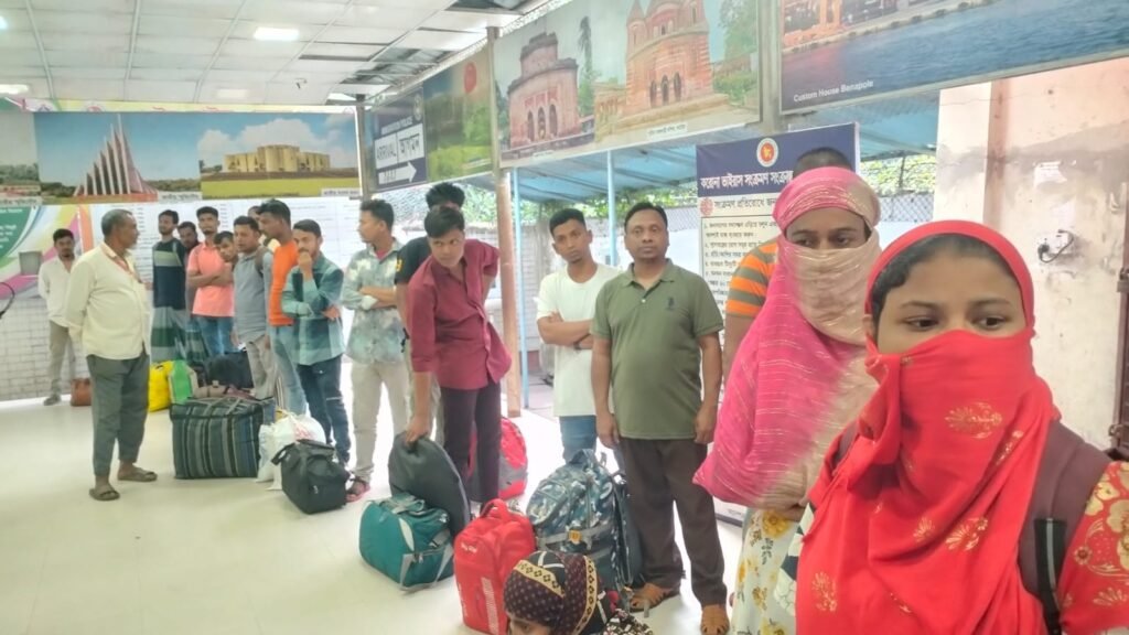 বিভিন্ন মেয়াদে সাজাভোগ শেষে দেশে ফিরলেন শিশুসহ ৩৩ বাংলাদেশি নারী-পুরুষ