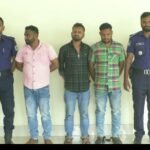 টাকা ছিনিয়ে নেয়ার অভিযোগে বেনাপোল চেকপোস্ট থেকে প্রতারক চক্রের ৩সদস্য আটক