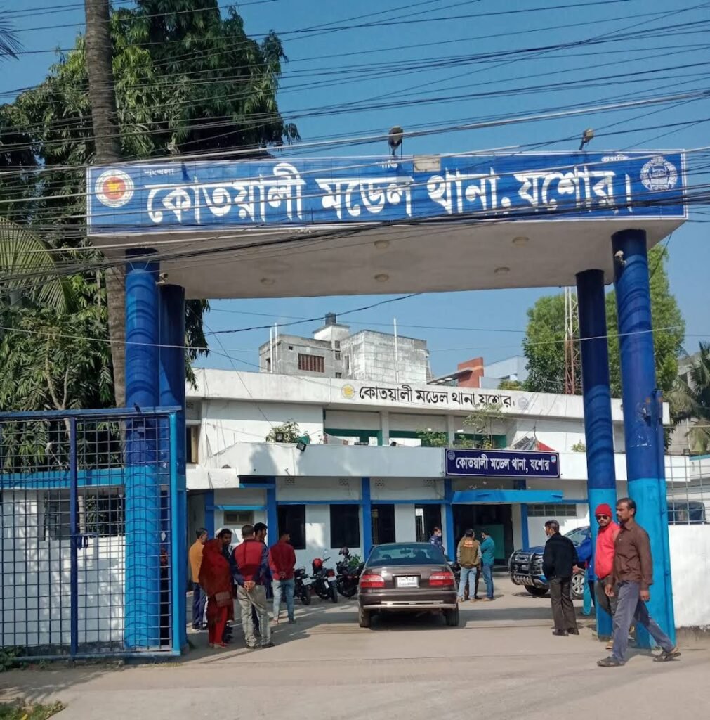 পুলিশকর্তার স্ত্রীর নিরাপত্তা চেয়ে থানায় জিডি