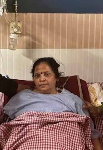 রাস্তার গর্তই যেন আশীর্বাদ! অ্যাম্বুলেন্সের ঝাঁকুনিতে প্রাণ ফিরে পেলেন ‘মৃত’ নারী