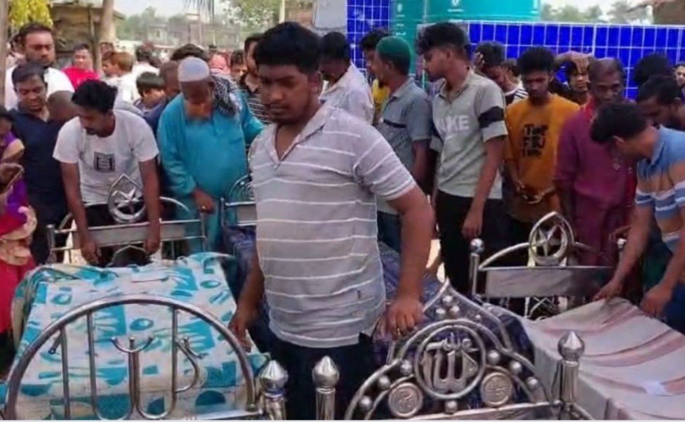 খুশির মিছিলে লাশের সারি: উৎসবের সমাপ্তি ১২টি কবরে