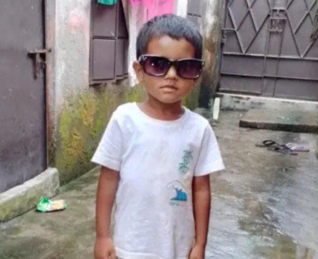 রুটি কিনতে গিয়ে আর ফেরা হলো না ৫ বছরের হামজার: নির্মাণাধীন ভবনের পাইপ পড়ে প্রাণহানি