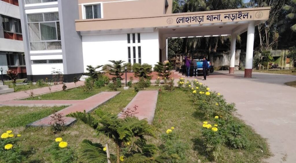 শিকলবন্দি গৃহবধূর ঝুলন্ত মরদেহ উদ্ধার: এলাকায় চাঞ্চল্য