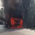 যশোরে মাঝরাস্তায় দাউদাউ করে জ্বলল যাত্রীবাহী বাস!