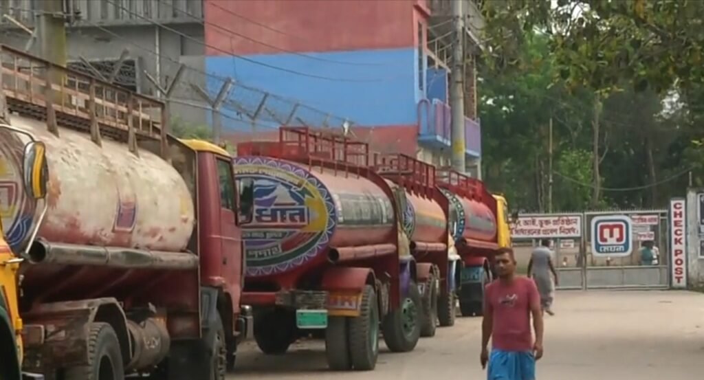 ৩ শ্রমিকের কারাদণ্ড : প্রতিবাদে ৮ জেলায় তেল সরবরাহ বন্ধ