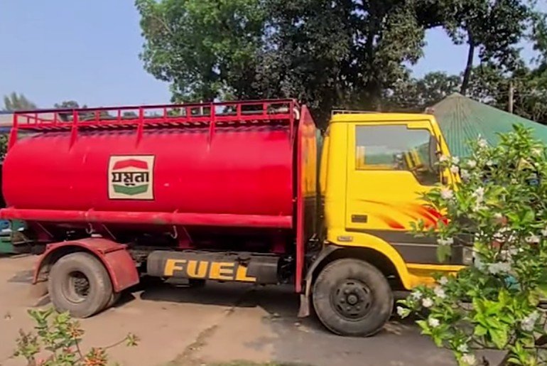 ভোররাতে ৭ হাজার লিটার পেট্রোল পাচার!