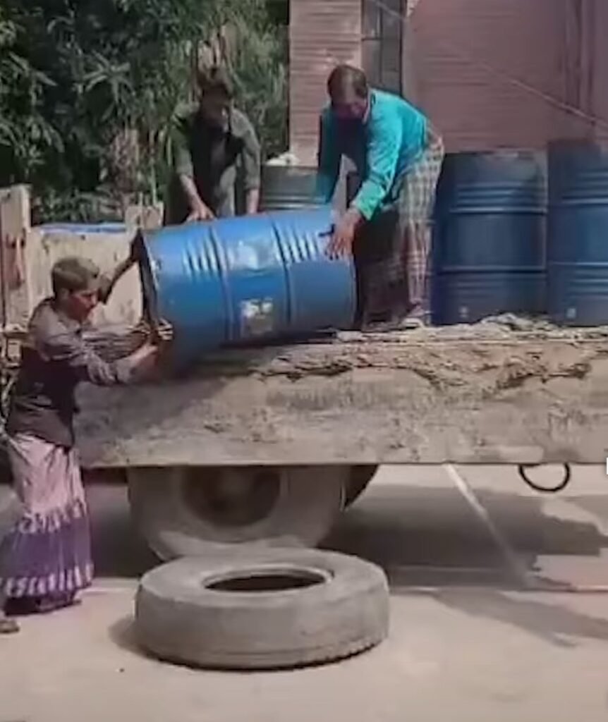 ৯ হাজার লিটার তেল সহ পুলিশের জালে ৪