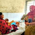 অসহায় মা-বাবার পাশে দাঁড়িয়ে মানবিকতার নজির কালীগঞ্জের ইউএনও-র