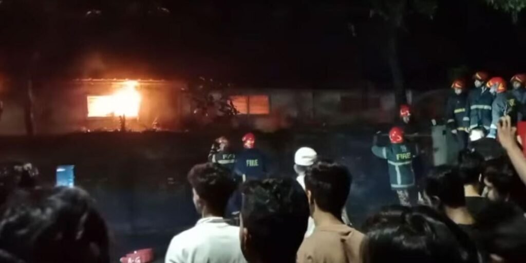রেলওয়ের প্রধান সরঞ্জাম নিয়ন্ত্রকের কার্যালয়ে অগ্নিকাণ্ড: এক ঘণ্টার চেষ্টায় আগুন নিয়ন্ত্রণে