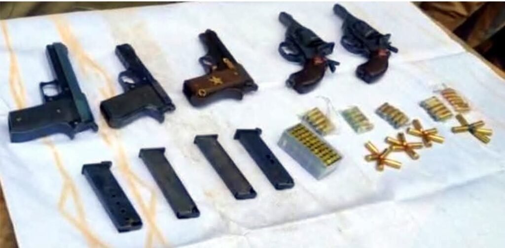 বিপুল পরিমাণ অস্ত্র ও গুলিসহ&nbsp; নারী গ্রেপ্তার