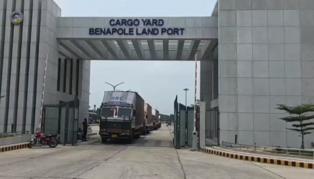 ঈদের টানা ছুটি শেষে বেনাপোল বন্দরে আবারও আমদানি-রপ্তানি কার্যক্রম শুরু