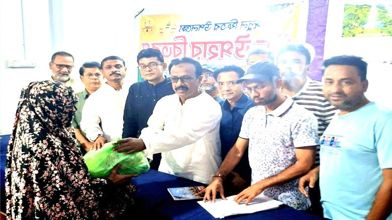 শতাধিক পরিবারের মুখে হাসি ফোটালো বিরামপুরের সচেতন নাগরিক সমাজ