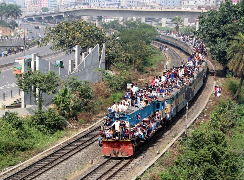 ঈদের ফিরতি লড়াই শুরু: অনলাইনে আজ ২৭মার্চের ট্রেনের টিকিট
