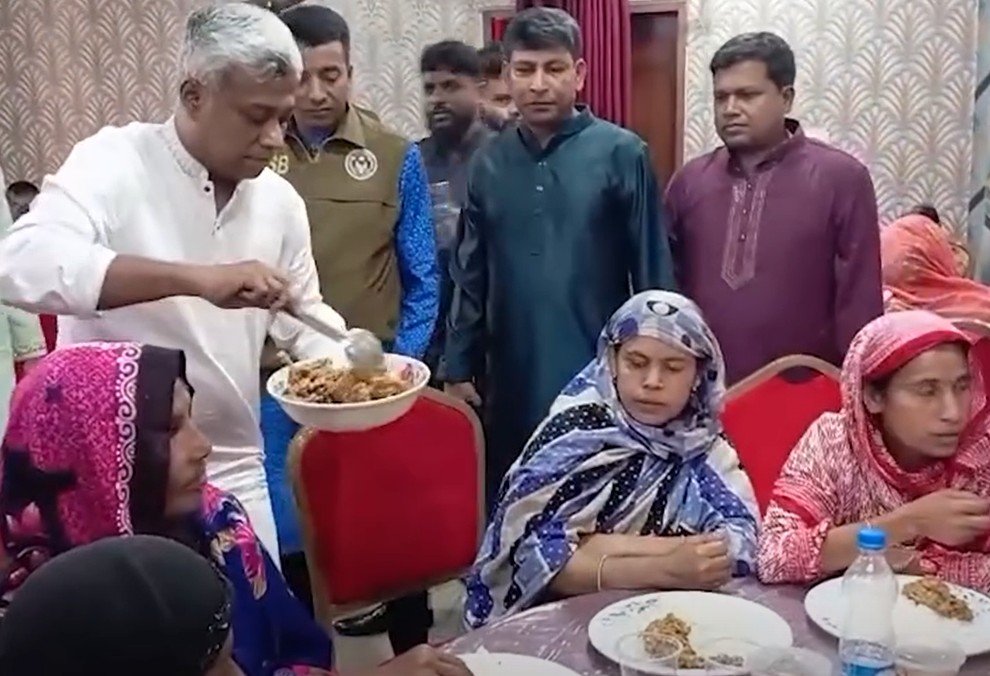 নিজ হাতে সুবিধা বঞ্চিতের&nbsp; খাবার পরিবেশন করলেন প্রতিমন্ত্রী অমিত