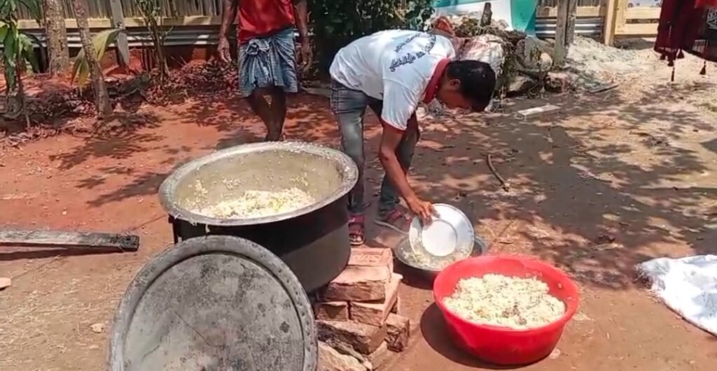 প্রিয় স্যান্ডির স্মরনে ৫০০পথ কুকুর পেলো ভাত-মাংস
