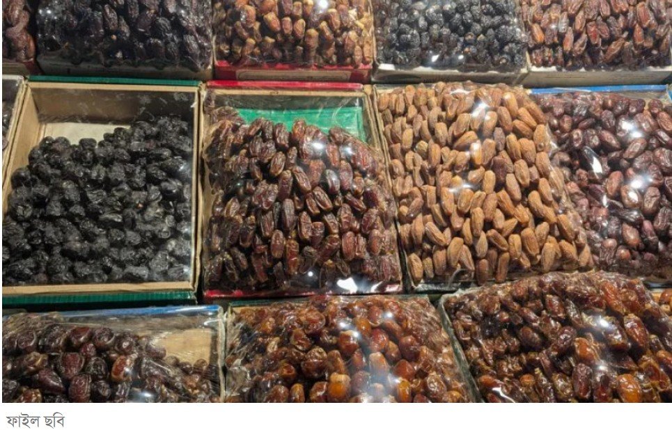 ঢাকা থেকে আসার পথে ২০ কার্টন খেজুর গায়েব