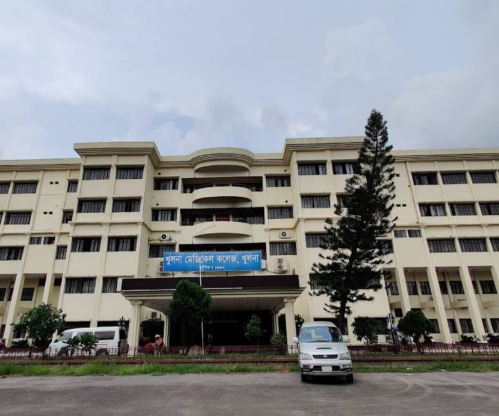 ঘুমন্ত পরিবারের ওপর নির্বিচারে গুলি : রক্তাক্ত ৪জন : আশঙ্কাজনক অবস্থায় ২জন ঢাকায়