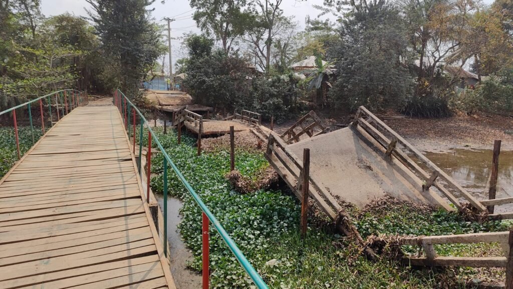 কুয়াকাটায় পর্যটকদের মরণফাঁদ ‘সাধুর ব্রিজ’ : ২বছর ধরে আশ্বাসের ভিড়ে বন্দি নতুন সেতু