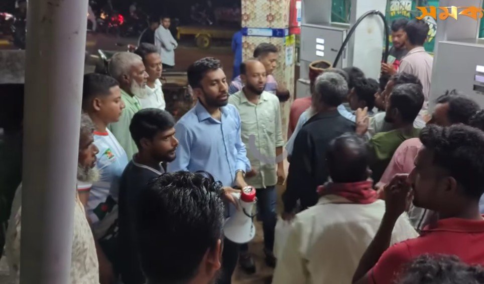 পাম্পে পাম্পে কৃষকদের হাহাকার