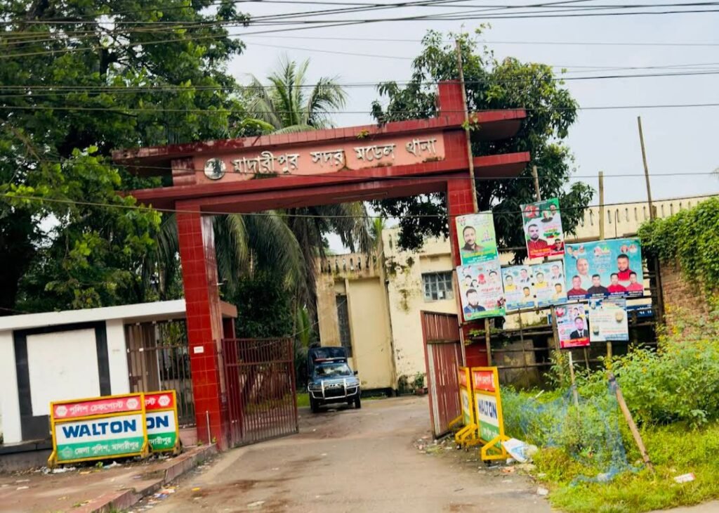 পুলিশ সদস্যের স্ত্রীকে পিটিয়ে হত্যা