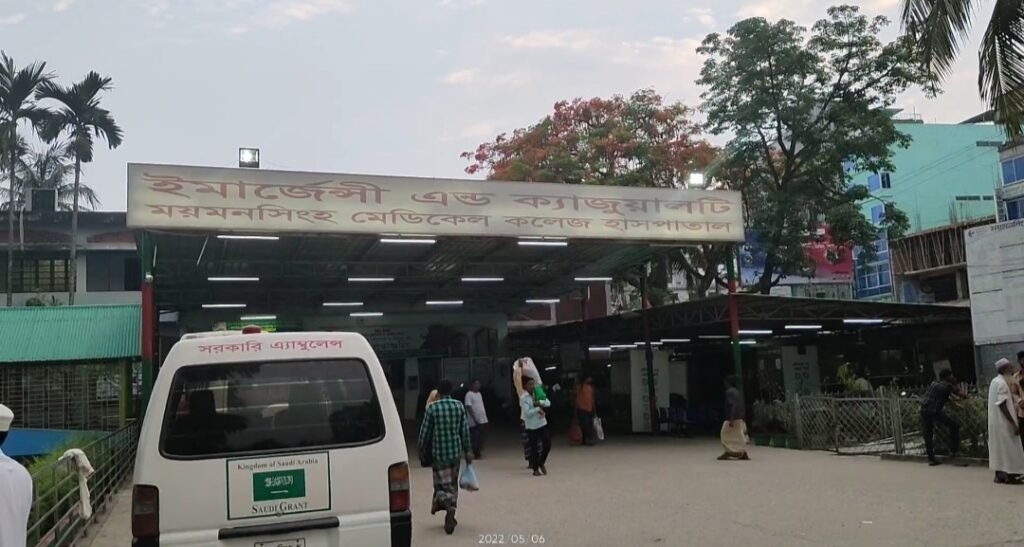 বাসের তাণ্ডব: প্রাণ গেল নারীসহ ২ জনের, দুমড়েমুচড়ে গেল ৩যান