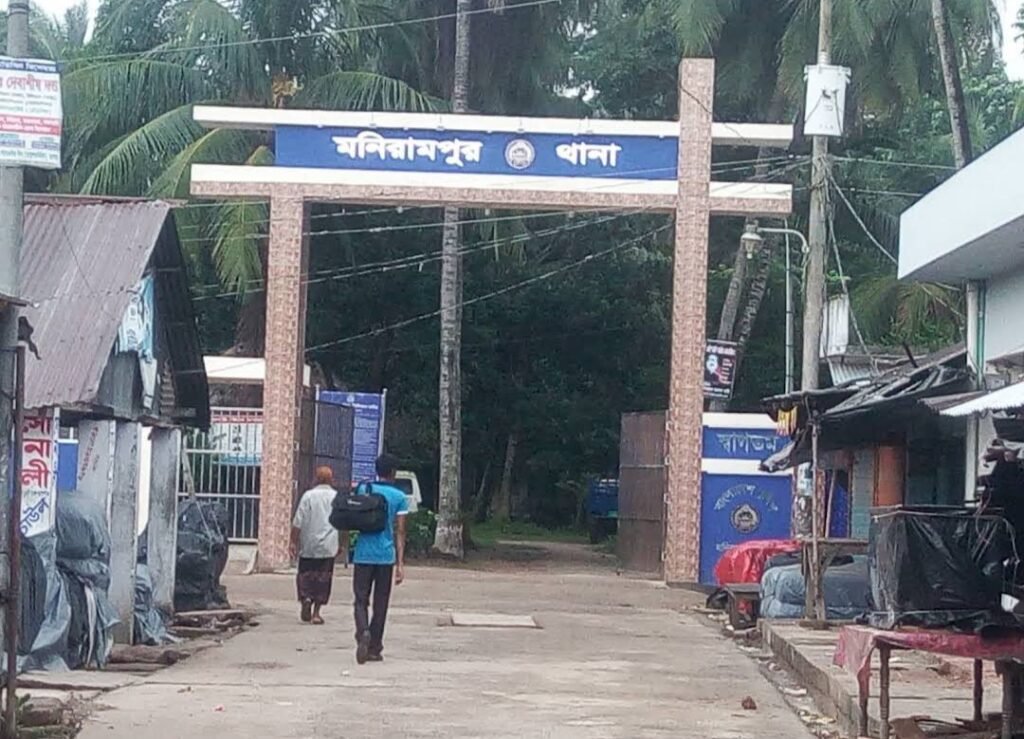 বড় ভাইয়ের কুড়ালের কোপে ছোট ভাই আহত