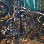 র‍্যাবের উপর হামলা : কর্মকর্তাসহ আহত ১০ : গাড়িতে আগুন