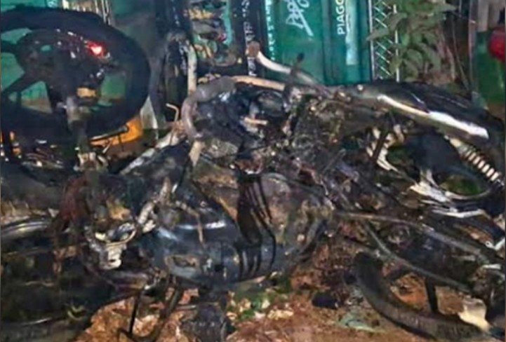 র‍্যাবের উপর হামলা : কর্মকর্তাসহ আহত ১০ : গাড়িতে আগুন