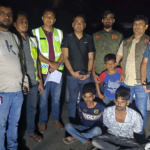 পাষণ্ড বাবার কাণ্ড : ছেলের গলায় হাসুয়া ঠেকিয়ে প্রবাসে থাকা মায়ের কাছে মুক্তিপণ দাবি !