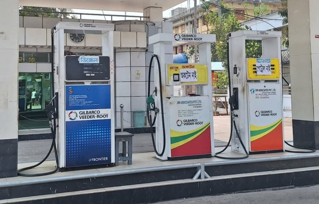 জ্বালানি সংকটে স্থবির ১৫ জেলা: চাহিদার চারভাগের একভাগ তেল দিচ্ছে বিপিসি