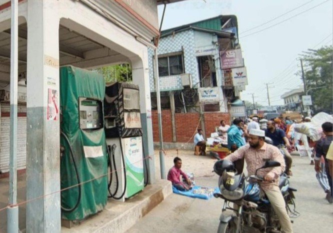 ডিসির টোকেন ছাড়া মিলবে না মোটরসাইকেলের তেল