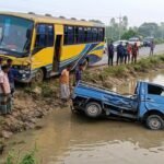 নিয়ন্ত্রণ হারিয়ে পুকুরে পিকআপ : প্রাণ গেল ৪আরোহীর