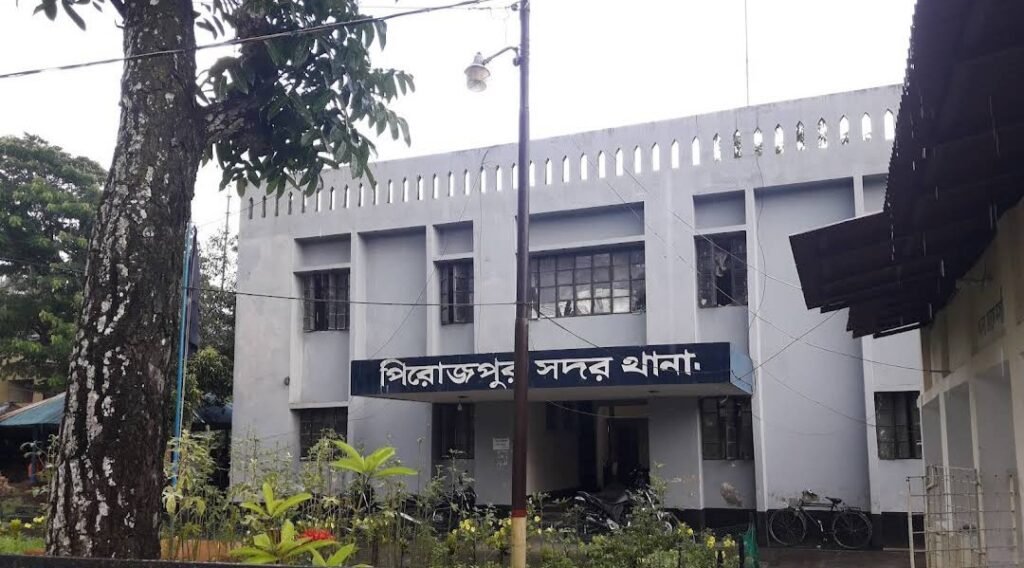 বাড়ি ফেরার আনন্দ কেড়ে নিল ডাকাতরা