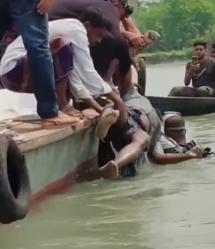 লঞ্চের ধাক্কায় শেষ হলো দুই শ্রমিকের স্বপ্ন : মাঝ নদীতে তরমুজবাহী ট্রলারডুবি