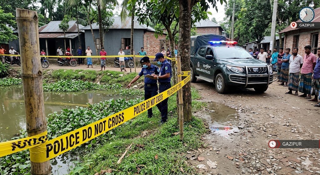 বাড়ির পাশের ডোবায় মিলল নারীর খণ্ডিত মরদেহ: এলাকায় আতঙ্ক