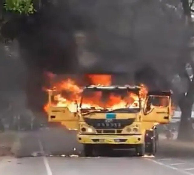 ঘাতক ট্রাকের নিচে পিষ্ট বাবা-ছেলে : জনরোষে পুড়ল ট্রাক!