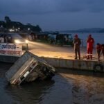 এবার কালুরঘাটে ফেরির অপেক্ষায় থাকা ট্রাক নিয়ন্ত্রণ হারিয়ে নদীতে
