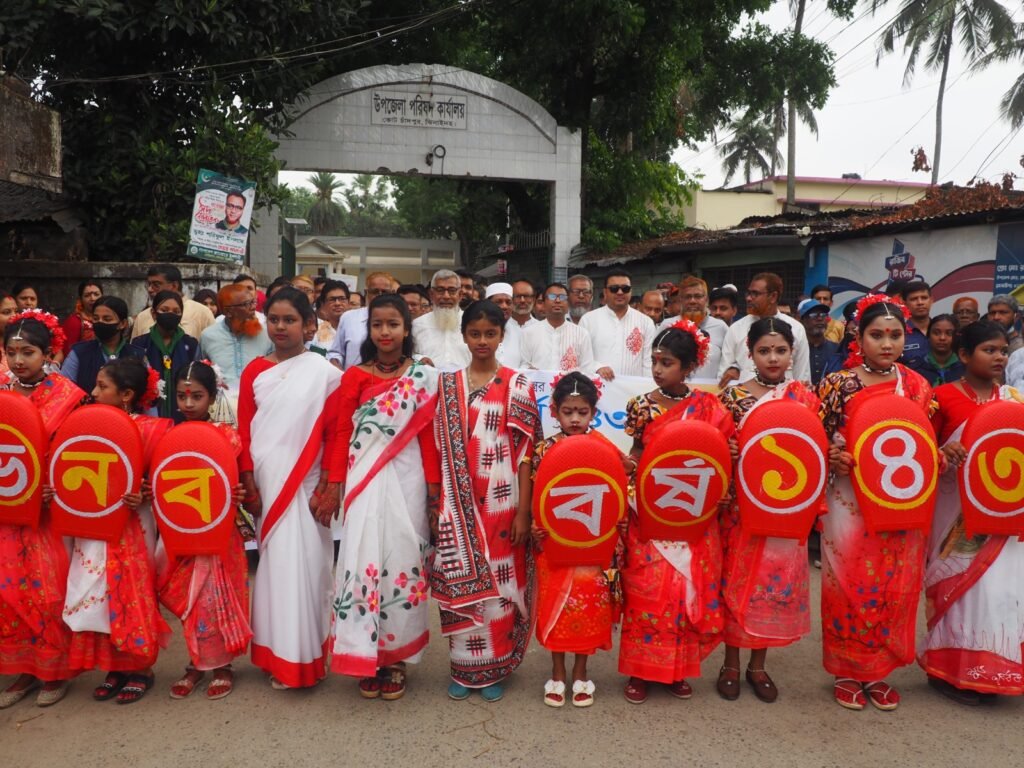 ঢাক-ঢোলের শব্দে মুখর কোটচাঁদপুর;