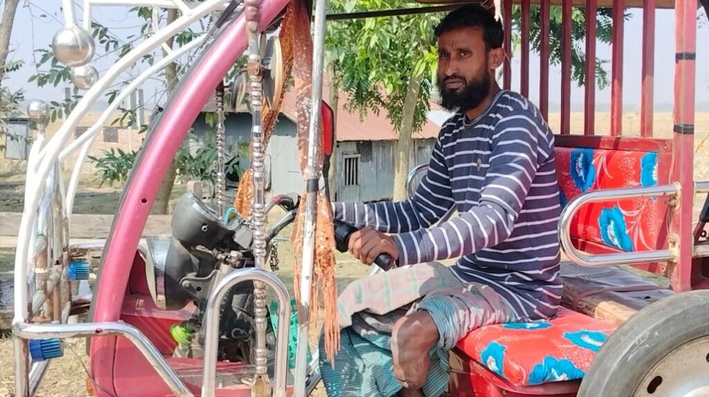 পা হারালেন, বিপদে বউও পালাল; তবুও হার মানেননি ইজিবাইক চালক ইসমাইল