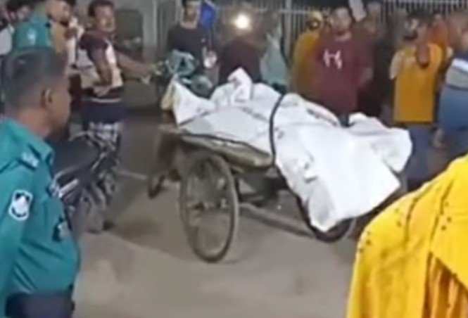 বাস-মোটরসাইকেল মুখোমুখি সংঘর্ষ : ঘটনাস্থলেই স্বামী-স্ত্রীর মৃত্যু