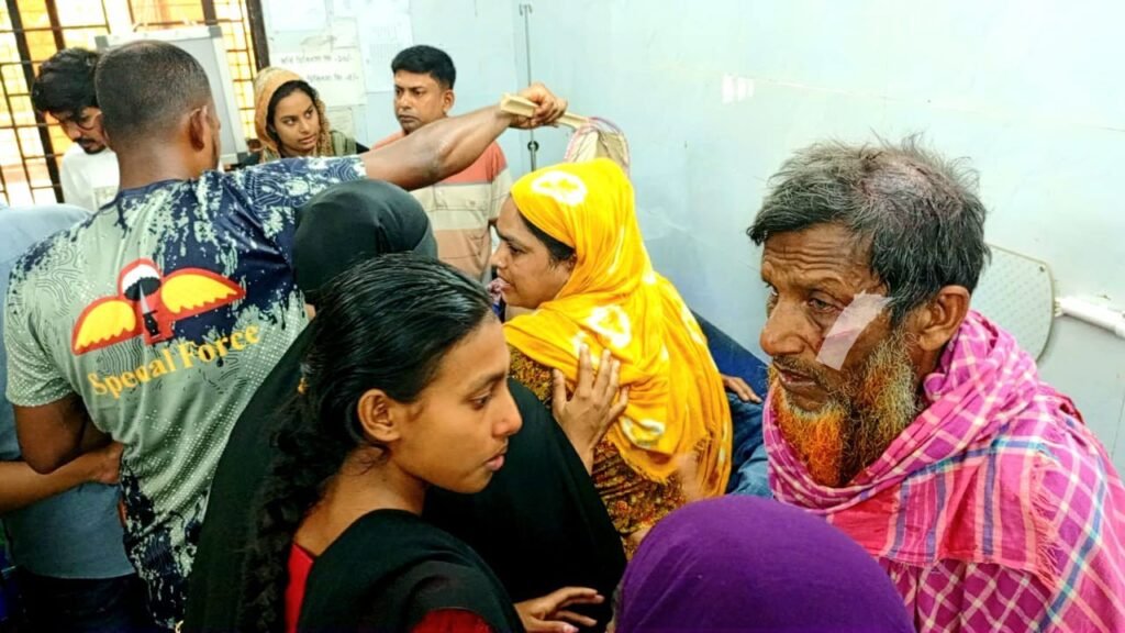 বাকিতে  চা’ না দেয়া দু’পক্ষের সংঘর্ষ ; ১২ জন আহত