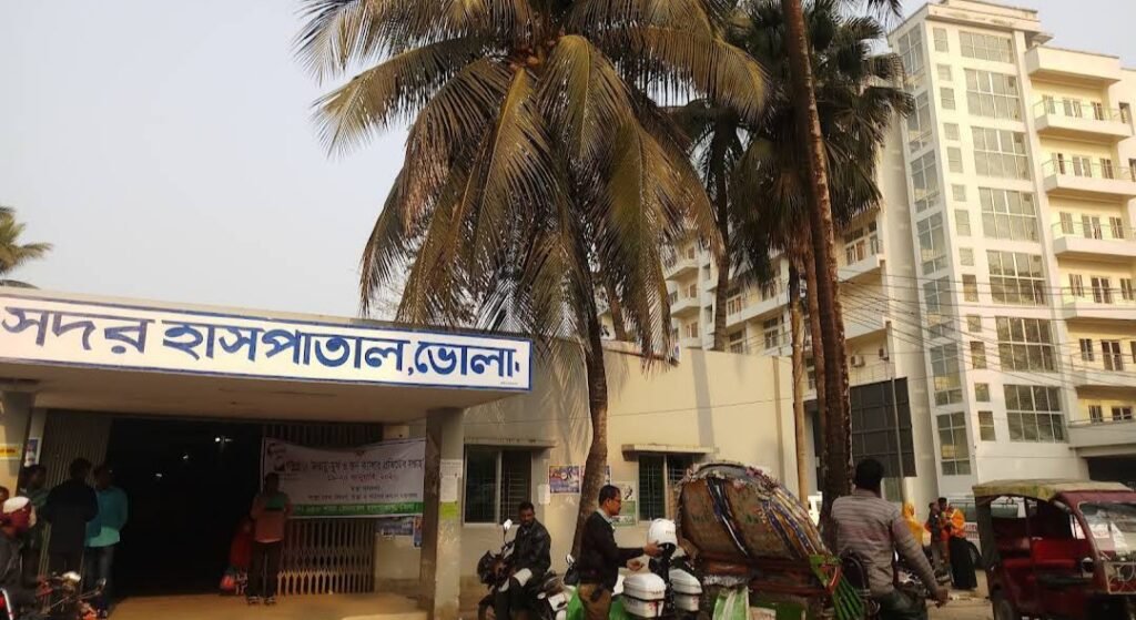 গভীর রাতে প্রবাসীর স্ত্রীকে কুপিয়ে হত্যা!