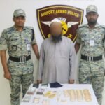 বিমানবন্দরে ওমরাহ মোয়াল্লেম স্বর্ণ ও ডলারসহ আটক