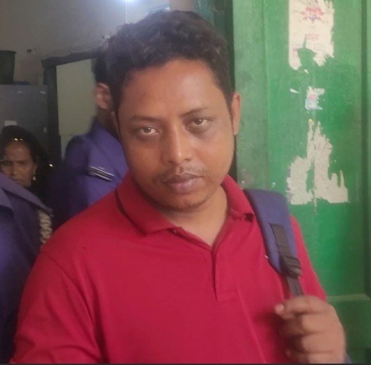 স্ত্রীর রগ কেটে পুলিশের খাঁচায় স্বামী