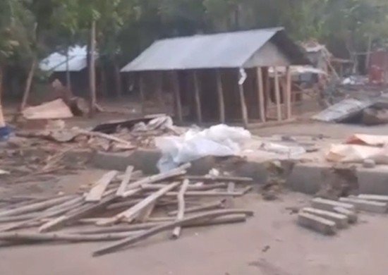 ২ লাখ টাকা চাঁদা না পেয়ে প্রবাসীর বসতবাড়ি গুঁড়িয়ে দিল দুর্বৃত্তরা